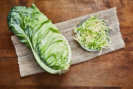 Spitzkohl in Streifen