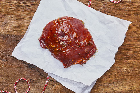 Hirschkalbshüfte mit Paprika-Marinade