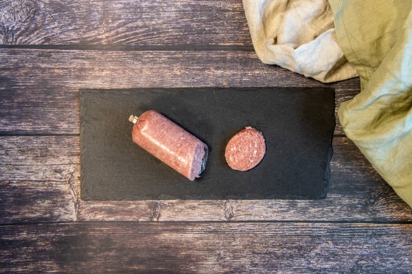 Frische Zwiebellmettwurst vom Strohschwein