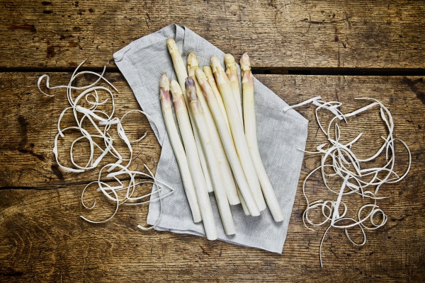 Geschälter Spargel violett 18+ mm