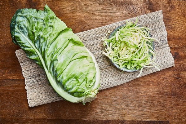 Spitzkohl in Streifen