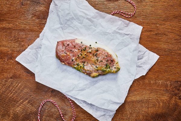 Sattelschwein-Lummersteak in Bärlauch-Marinade