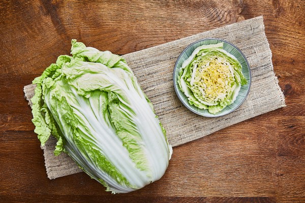 Chinakohl geputzt und geschnitten