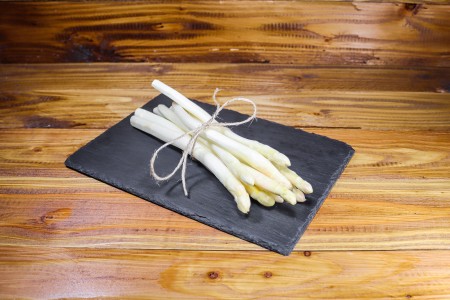 Spargel dünn fertig geschält